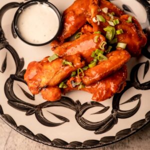 Mariposas Alas de Pollo: eight traditional wings Buffalo / Teriyaki / Aguachiles.
